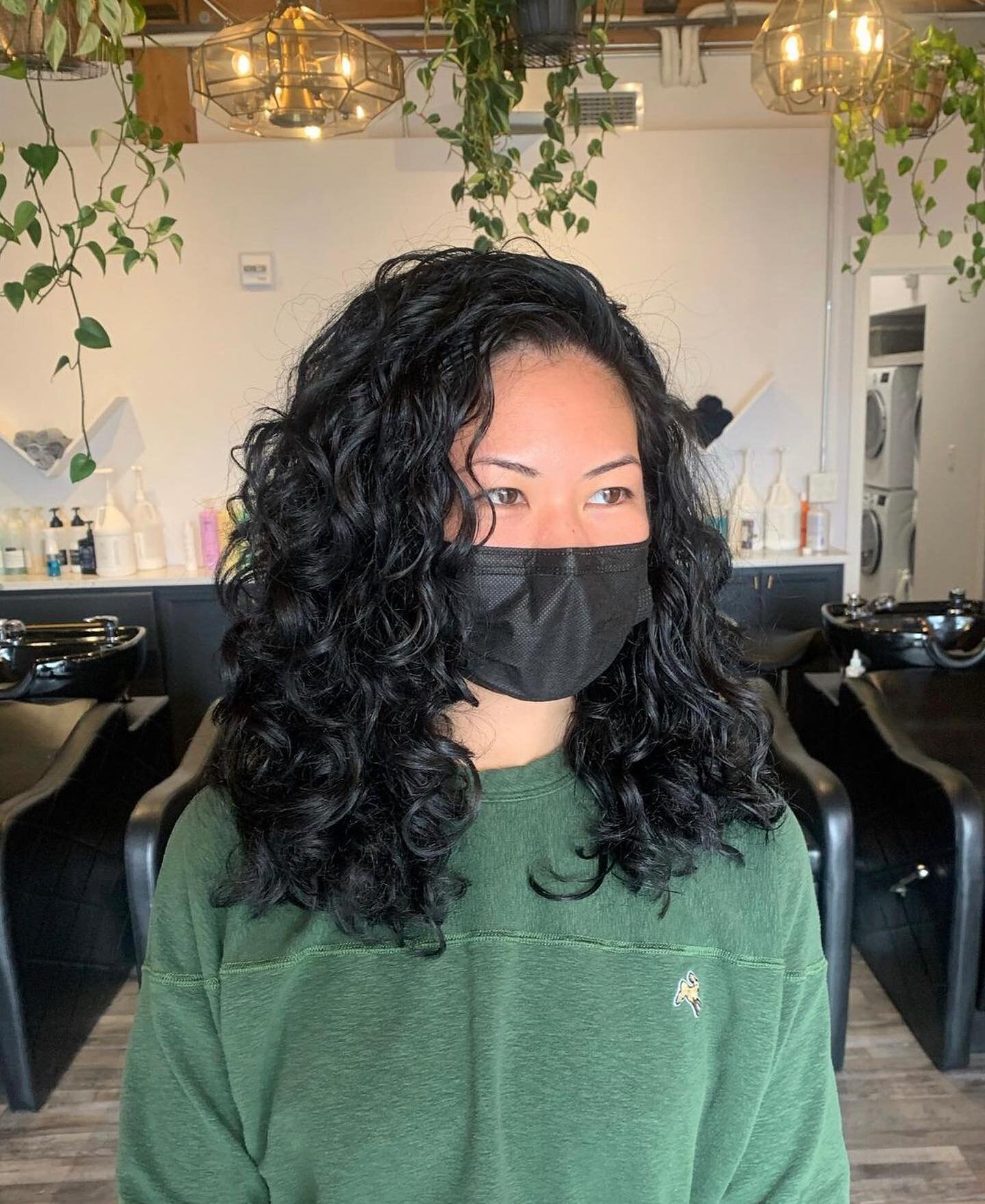✨curl magic✨ 
@fairyhairgoals 🧚&zwj;♂️ 
Patrick used @malibucpro clarifying shampoo and @innersenseorganicbeauty to create this look 😍